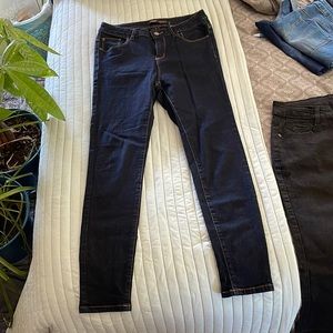 Comfy, stretchy, dark blue